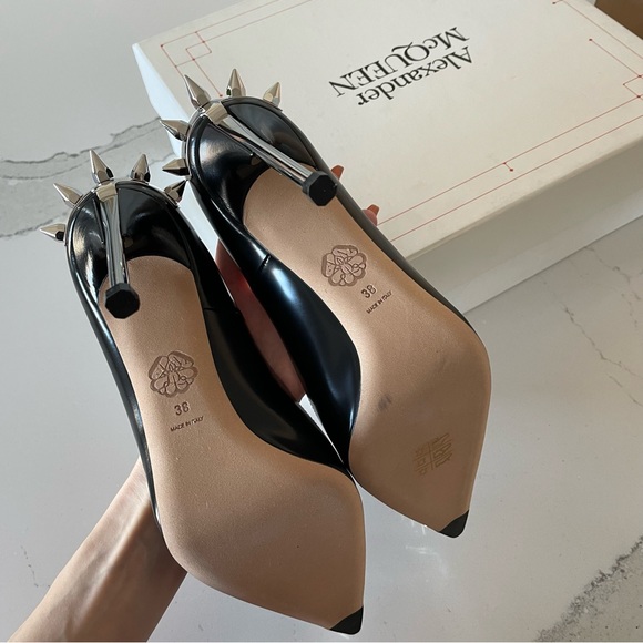 Alexander McQueen Spike-Embellished Leather Pumps - Picture 10 of 13